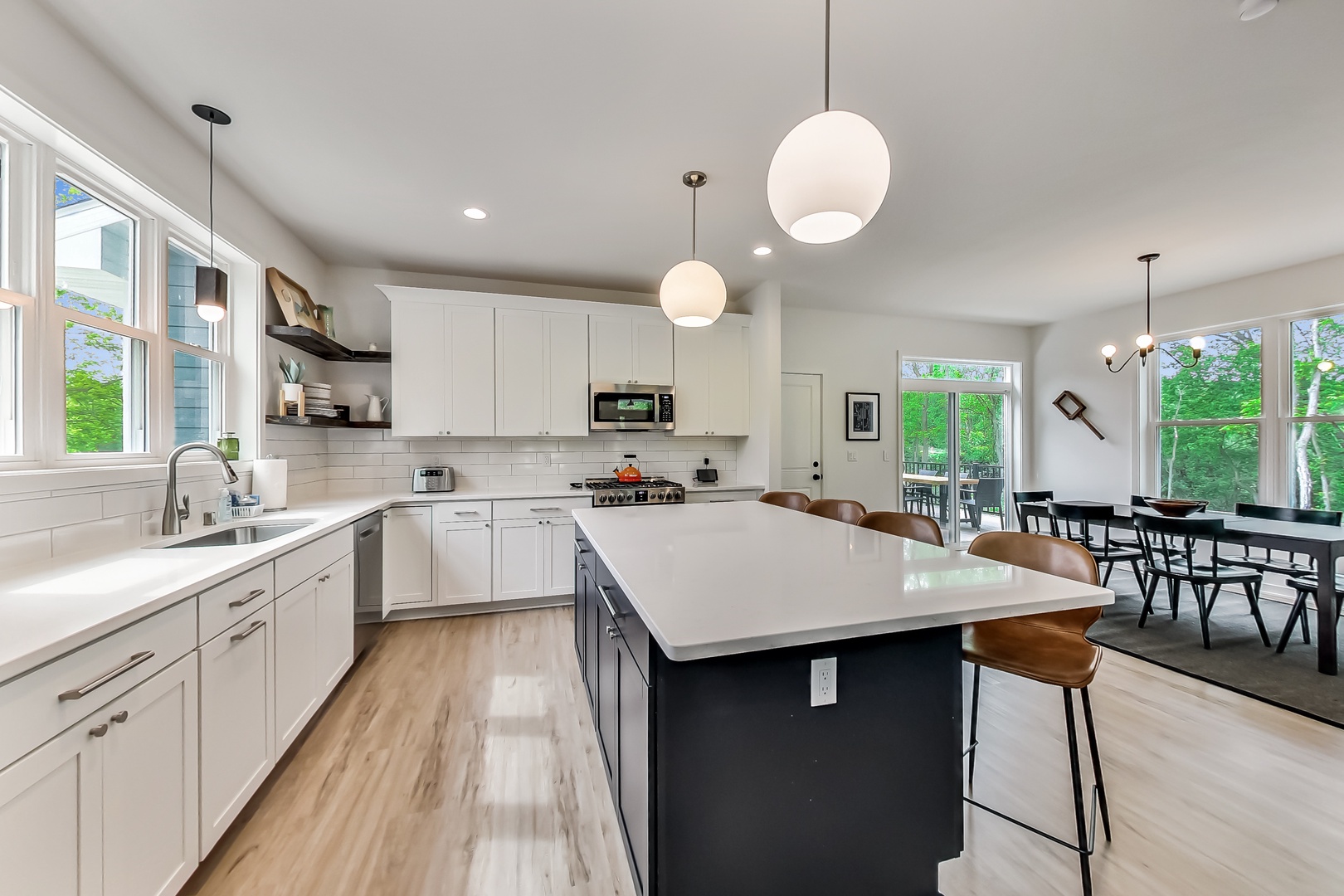 Kitchen with Breakfast Bar