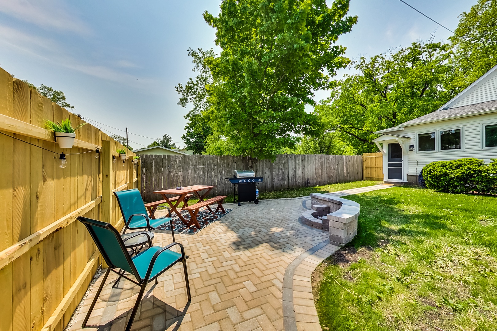 Backyard Patio w/BBQ