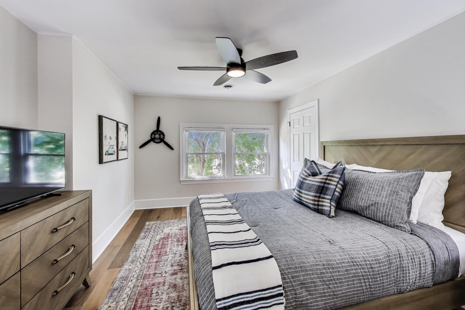 Upstairs Bedroom 3 - Queen Bed