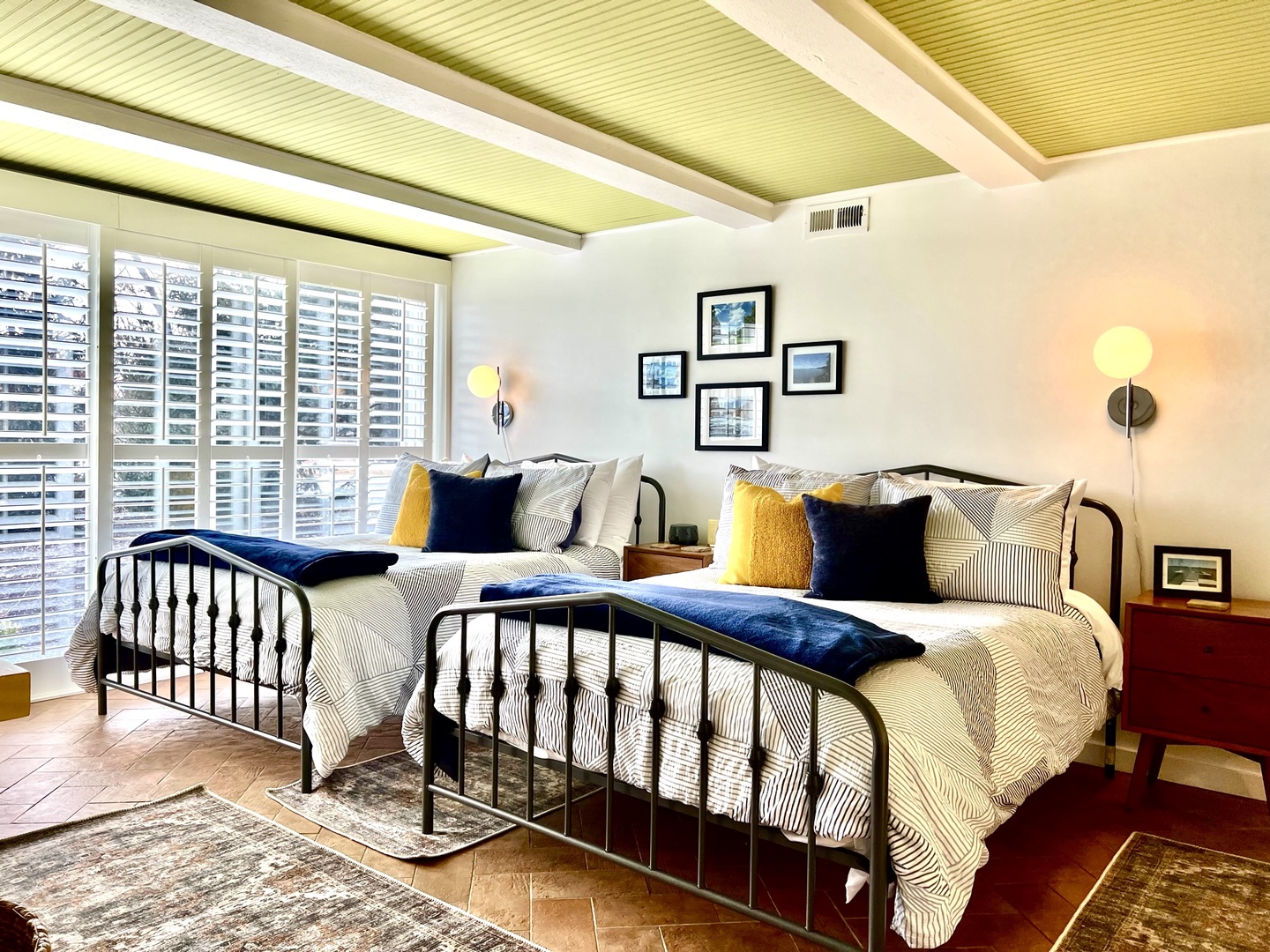 Bedroom 2 with Full Beds