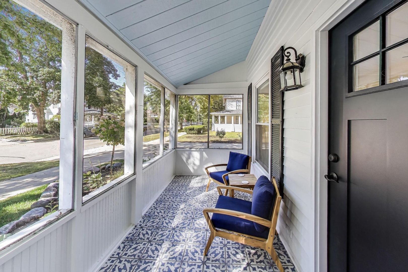 Screened-in Front Porch