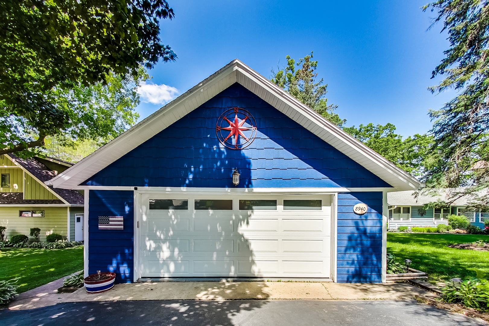 Driveway/Garage