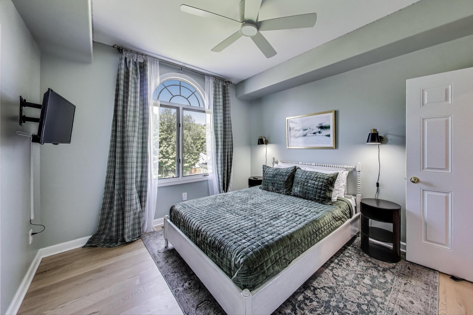 Upstairs Bedroom 2 - Queen Bed