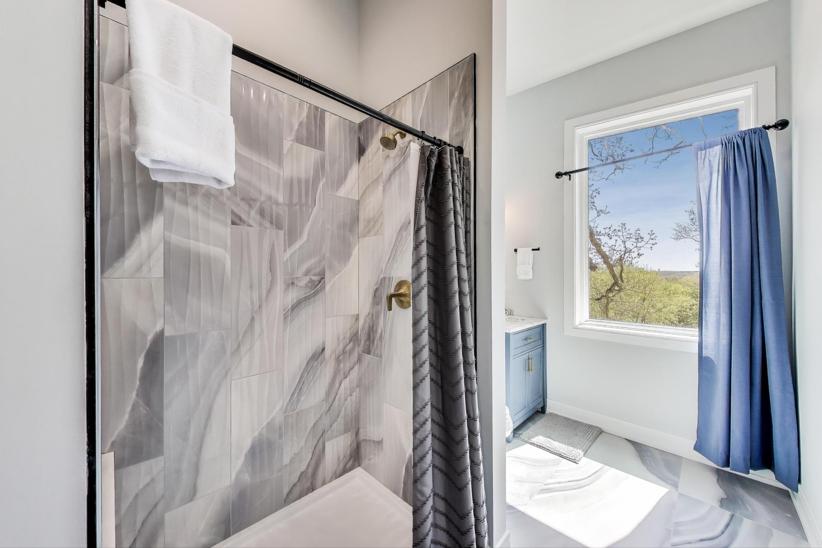 3rd Floor Walk-in Shower