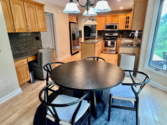 Eat-In Kitchen