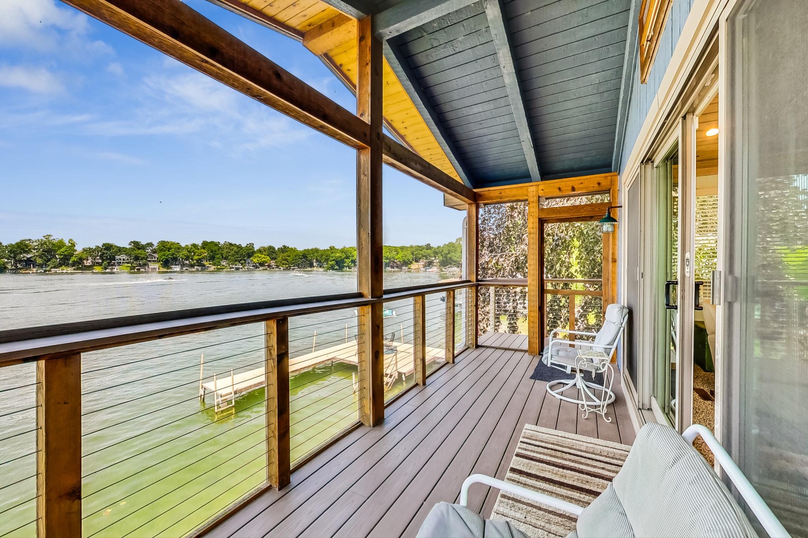 Boathouse Screened-in Deck Over Lake