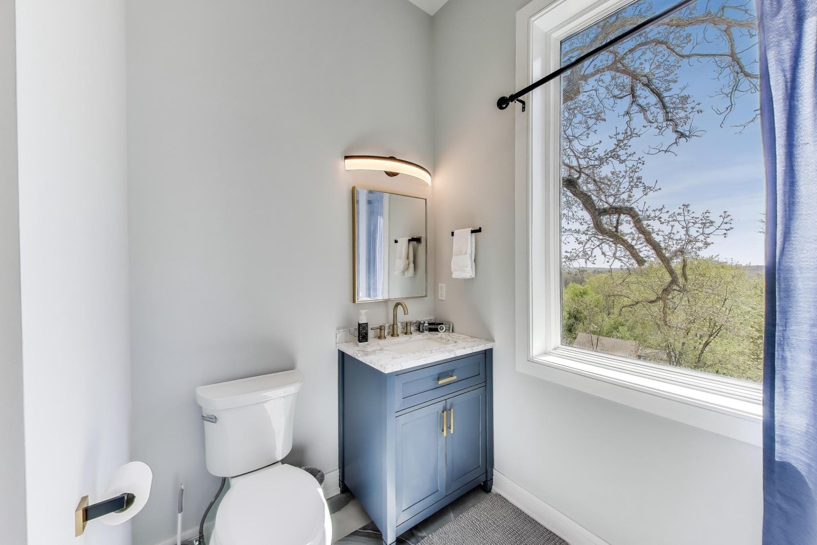 3rd Floor Full Bathroom