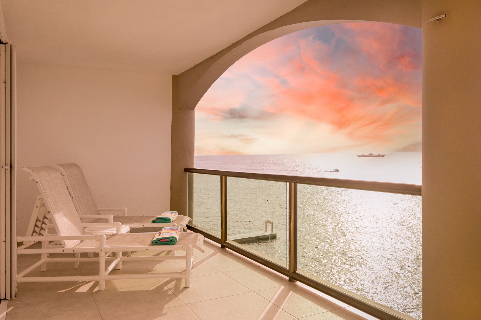 Luxury Condo w/ Fantastic Rates!