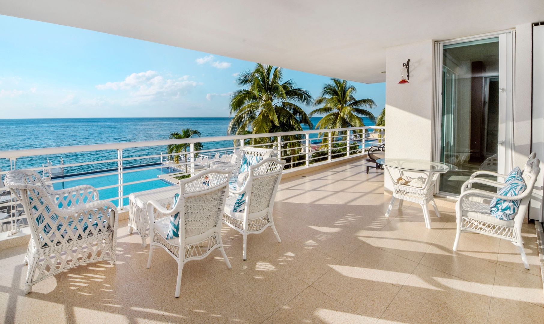 Oceanfront View in Gorgeous Condo