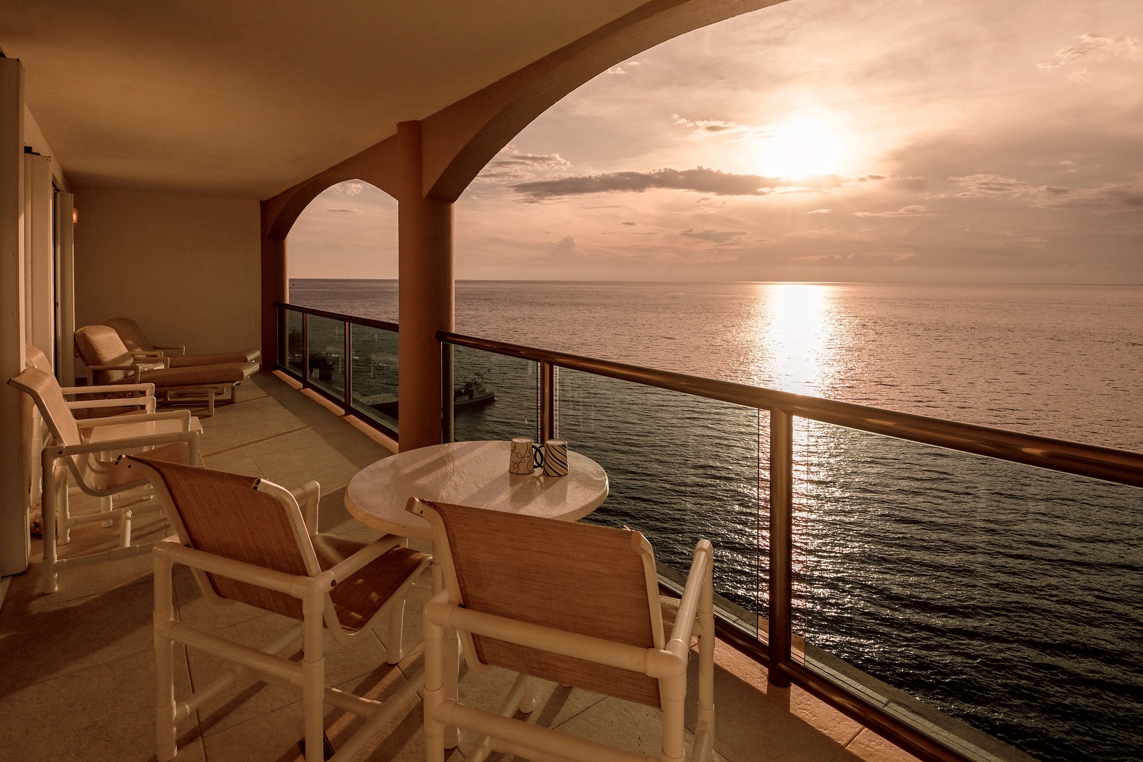 Chic Ocean View Condo w/ Terrace El Cantil 7CN