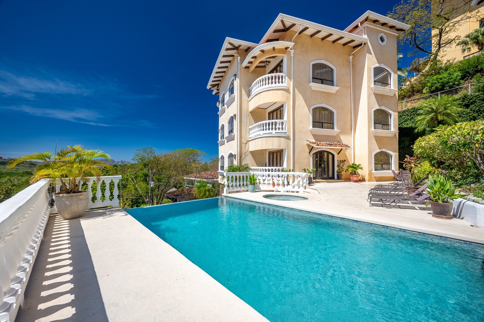Pura Vida Paradiso Condominium (Marina Real #4)