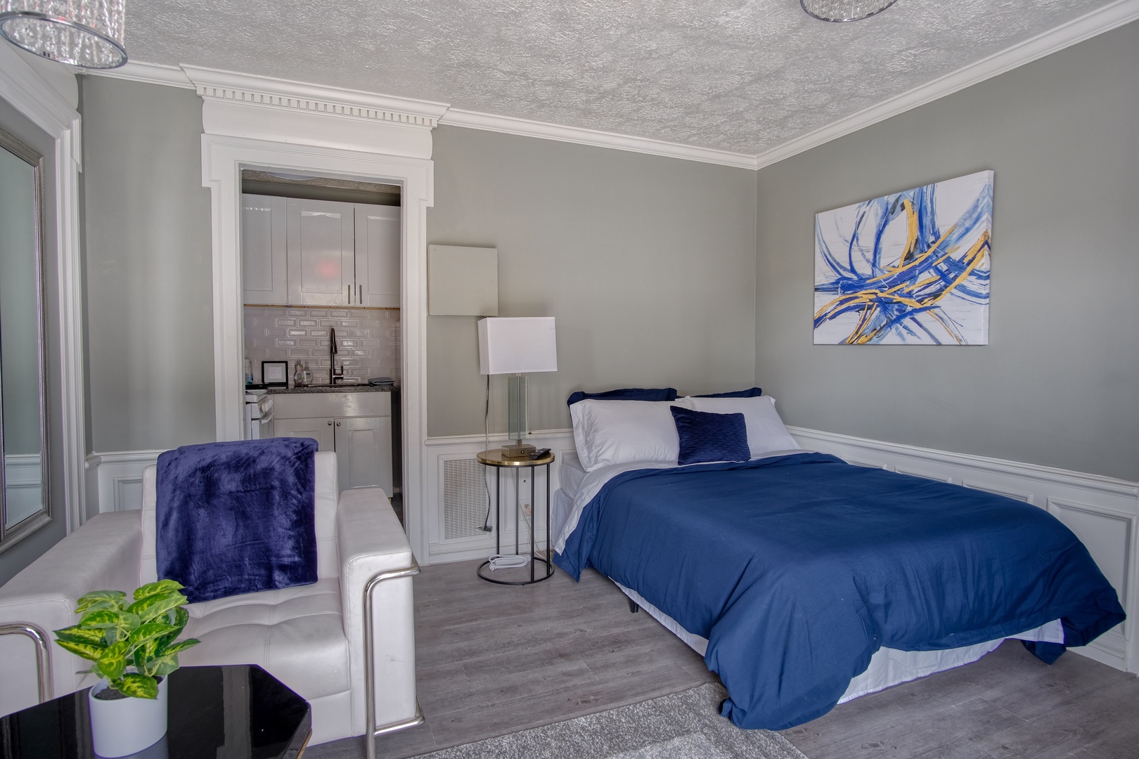 Stay for Indy500/GenCon Indy’s Finest Chic Studio