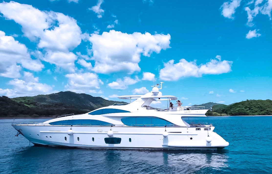 Coastal Elegance: Luxury Yacht in Playa Flamingo