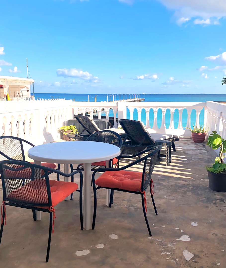 Casita Azul Oceanfront Condo with Views