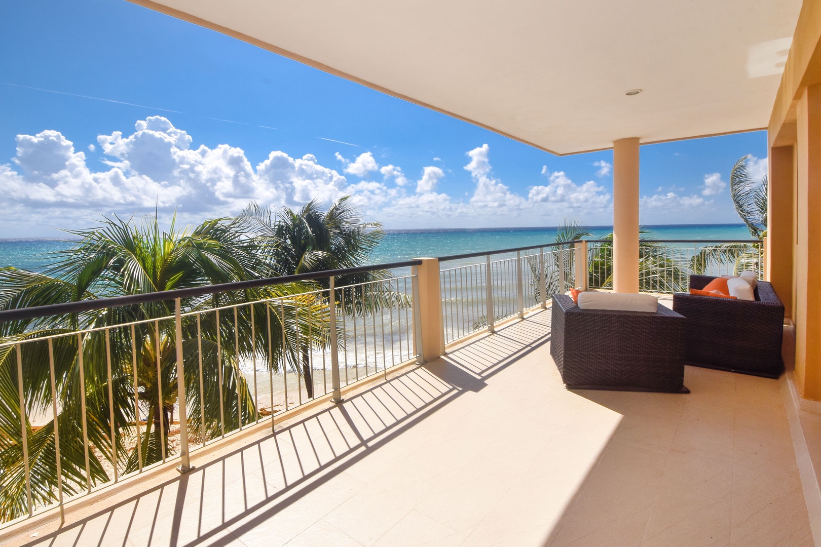 True Oceanfront End Unit Condo, Directly on the Ocean!Perfect View - Surf 309