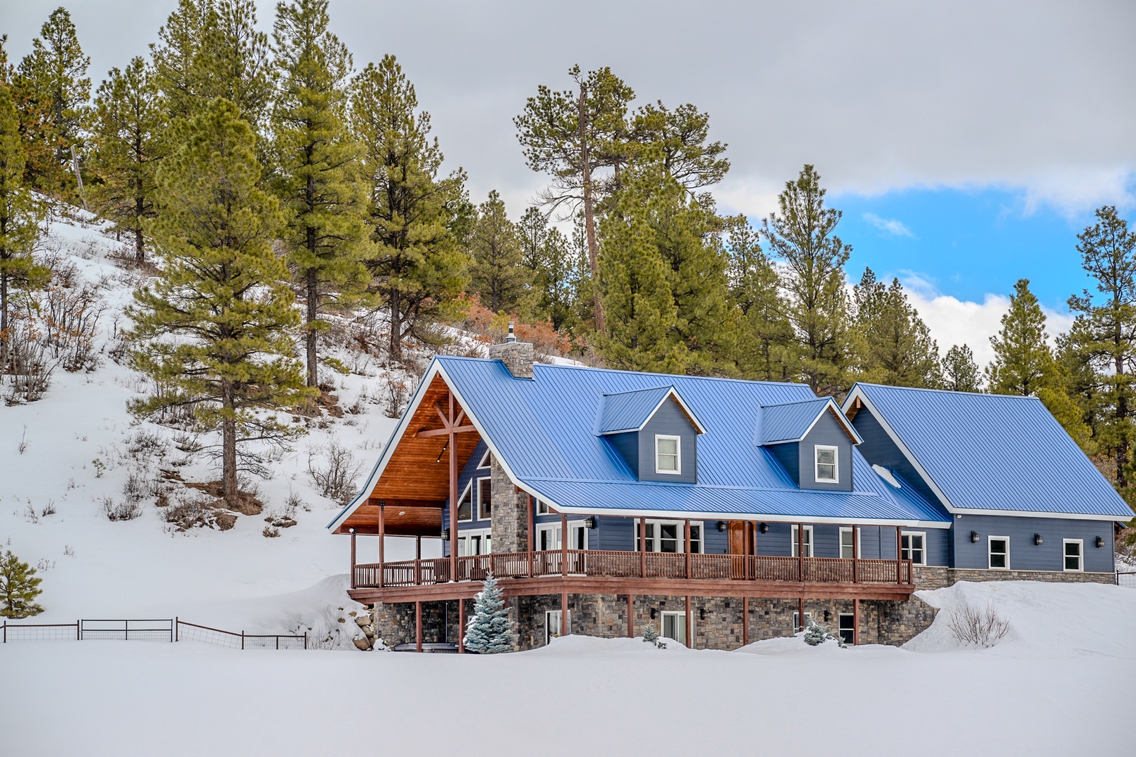 Pagosa Blue Retreat, Mountain Views w/ Hot Tub