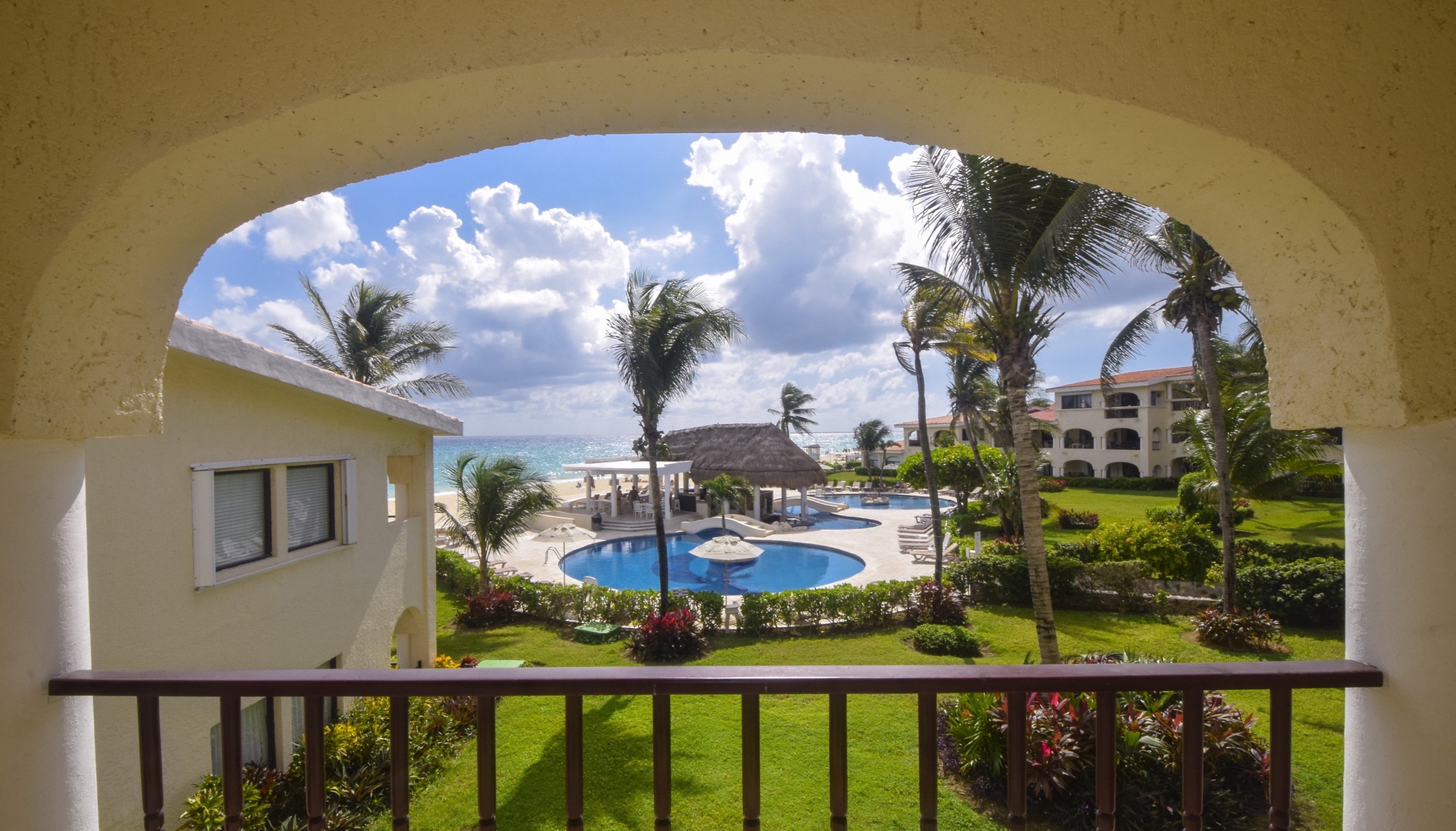 Stunning Condo w/ Beach Access and Pool