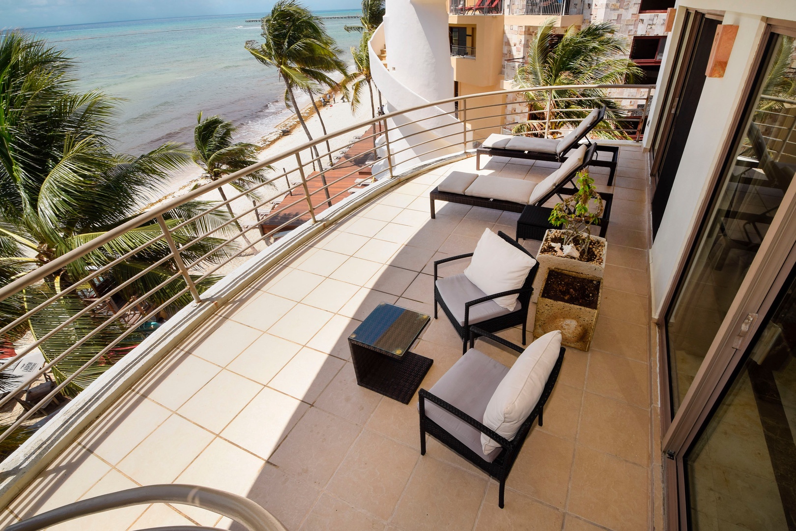 Penthouse Oceanfront! Private Rooftop Deck!