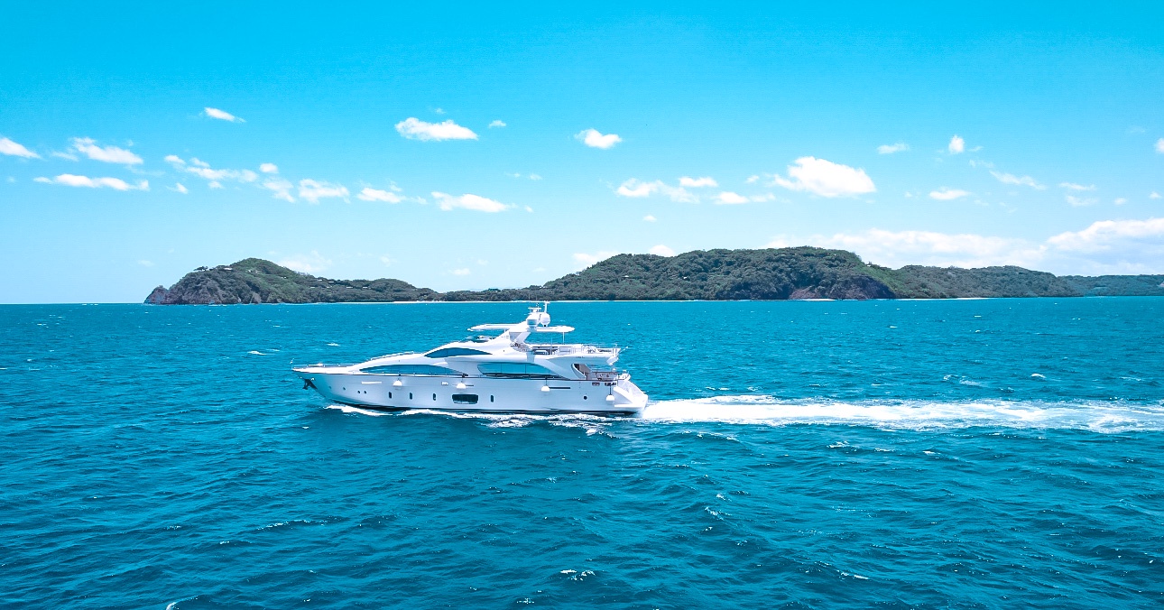 Coastal Elegance: Luxury Yacht in Playa Flamingo