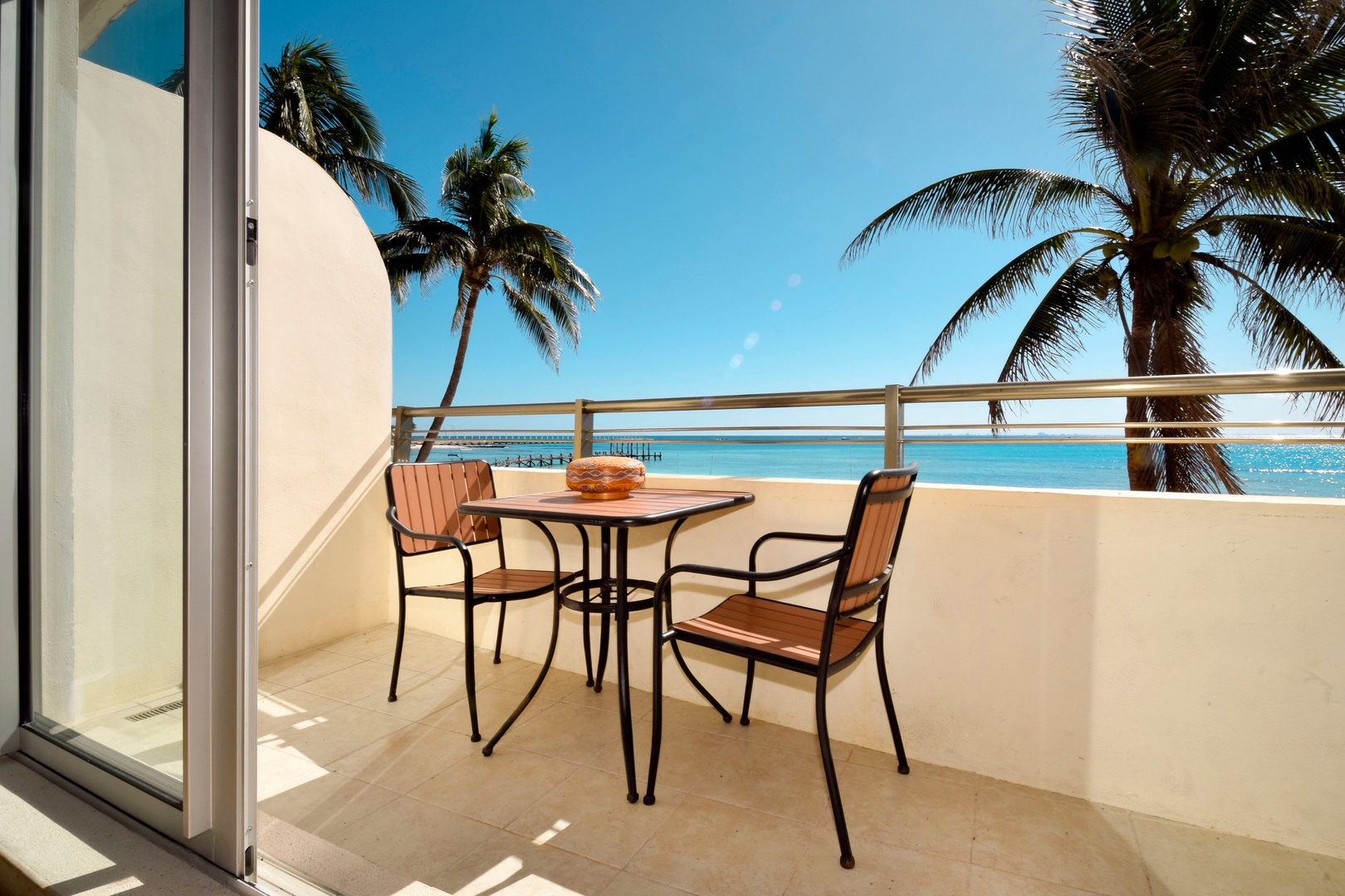 Best Rates in Playa, Oceanfront 2 BR Unit