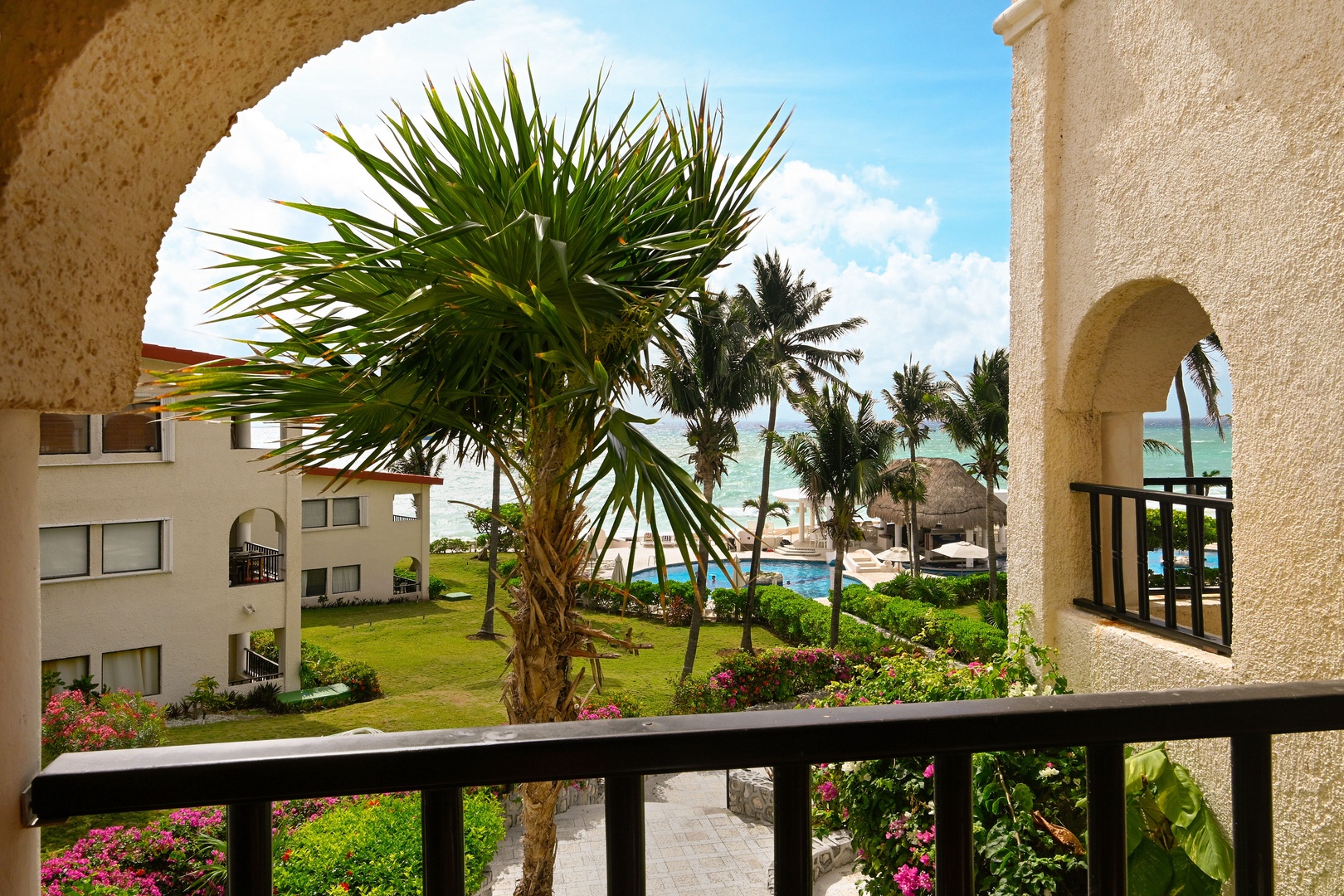 3 BR Condo w/ 2 Ocean View Terraces