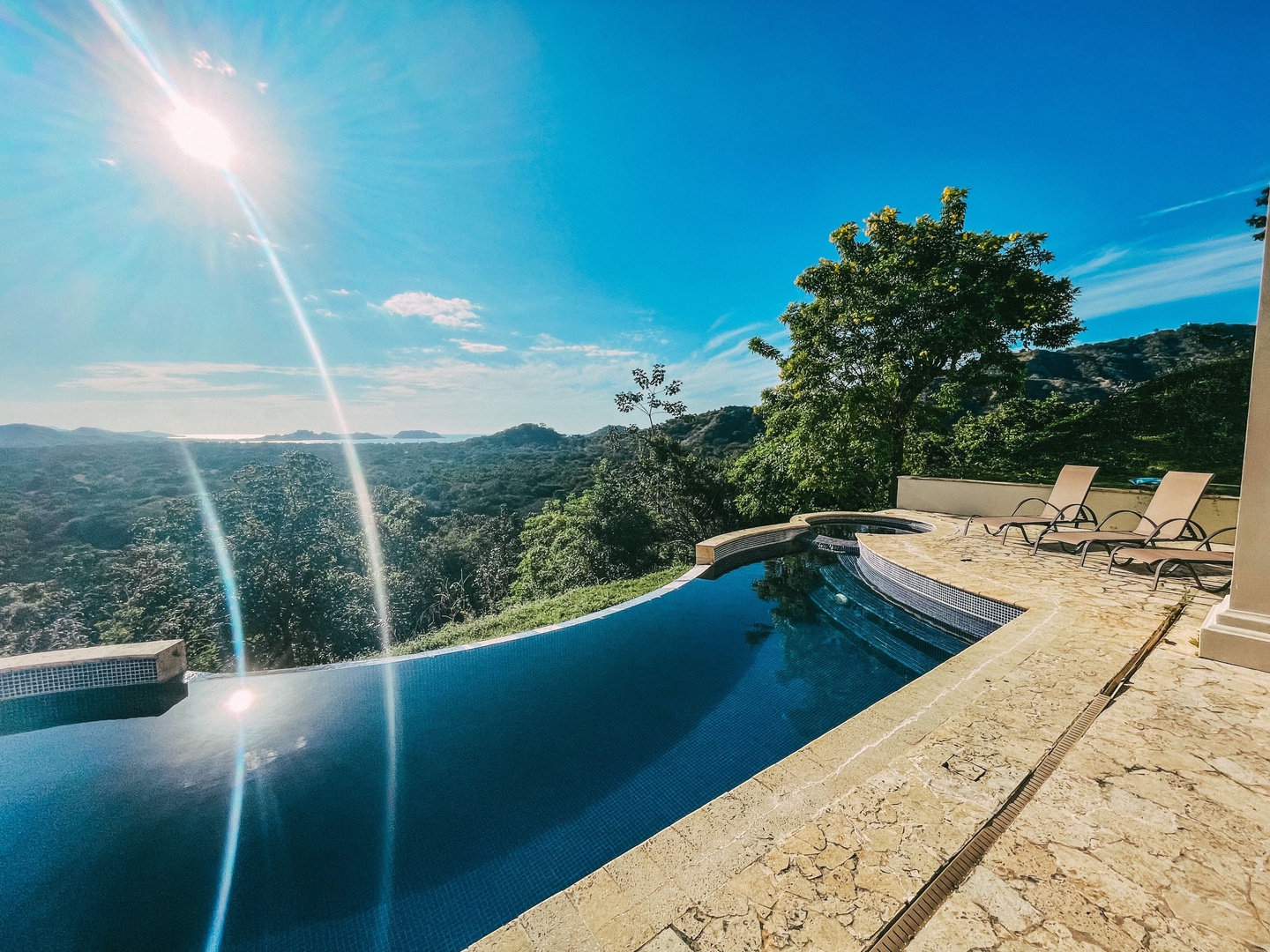 Casa de la Promesa, Luxurious Serene Retreat with Pool, Great Rates!