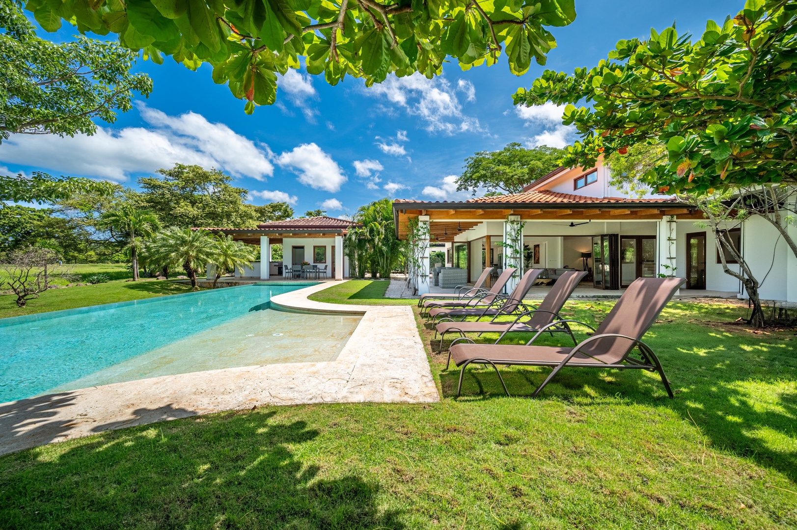 Casa Natura Chic Golf Front Estate w/ Private Pool