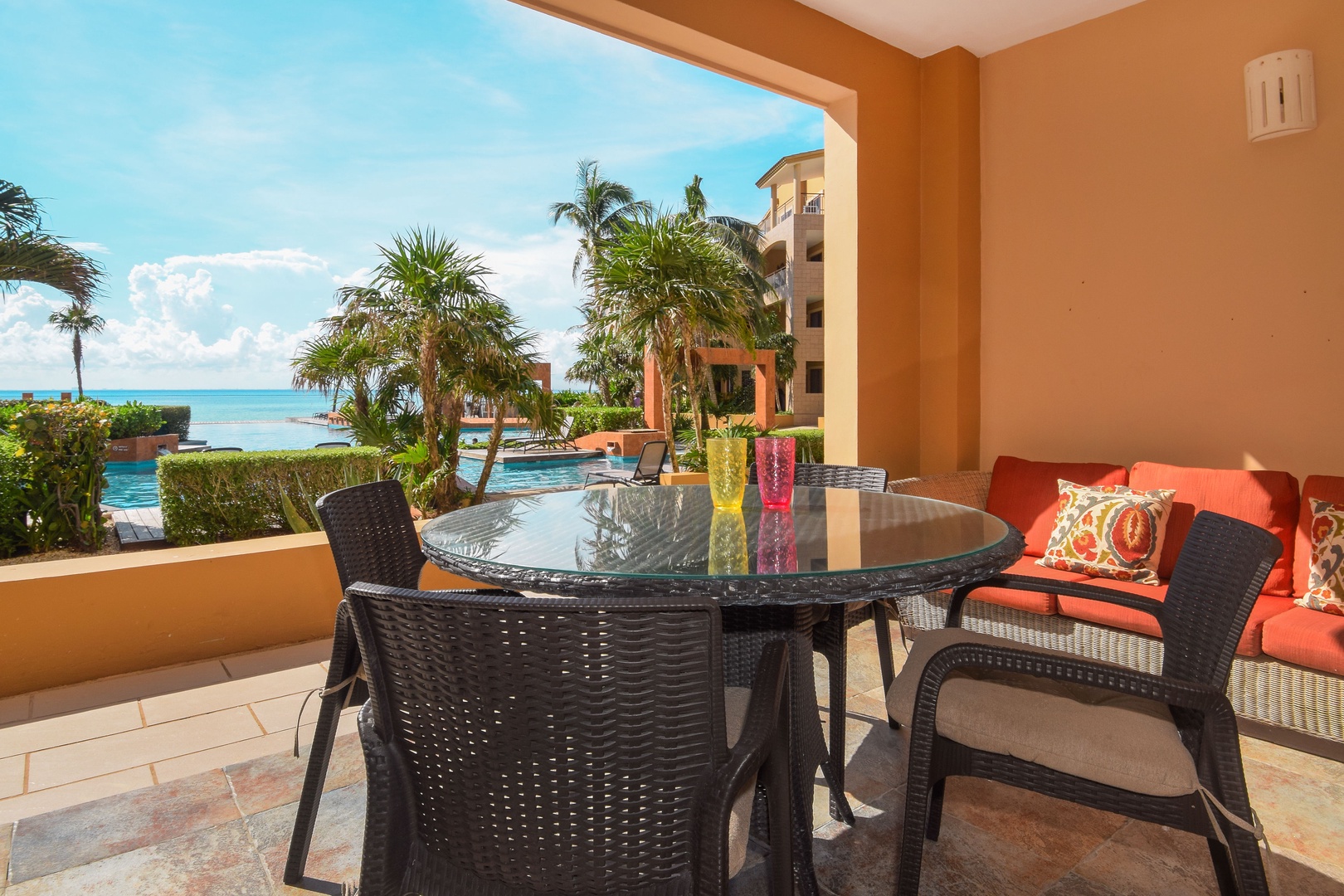 Luxury Beachfront Condo, Great Views!