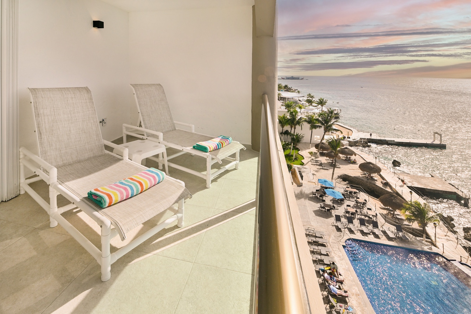Luxury Condo w/ Fantastic Rates!