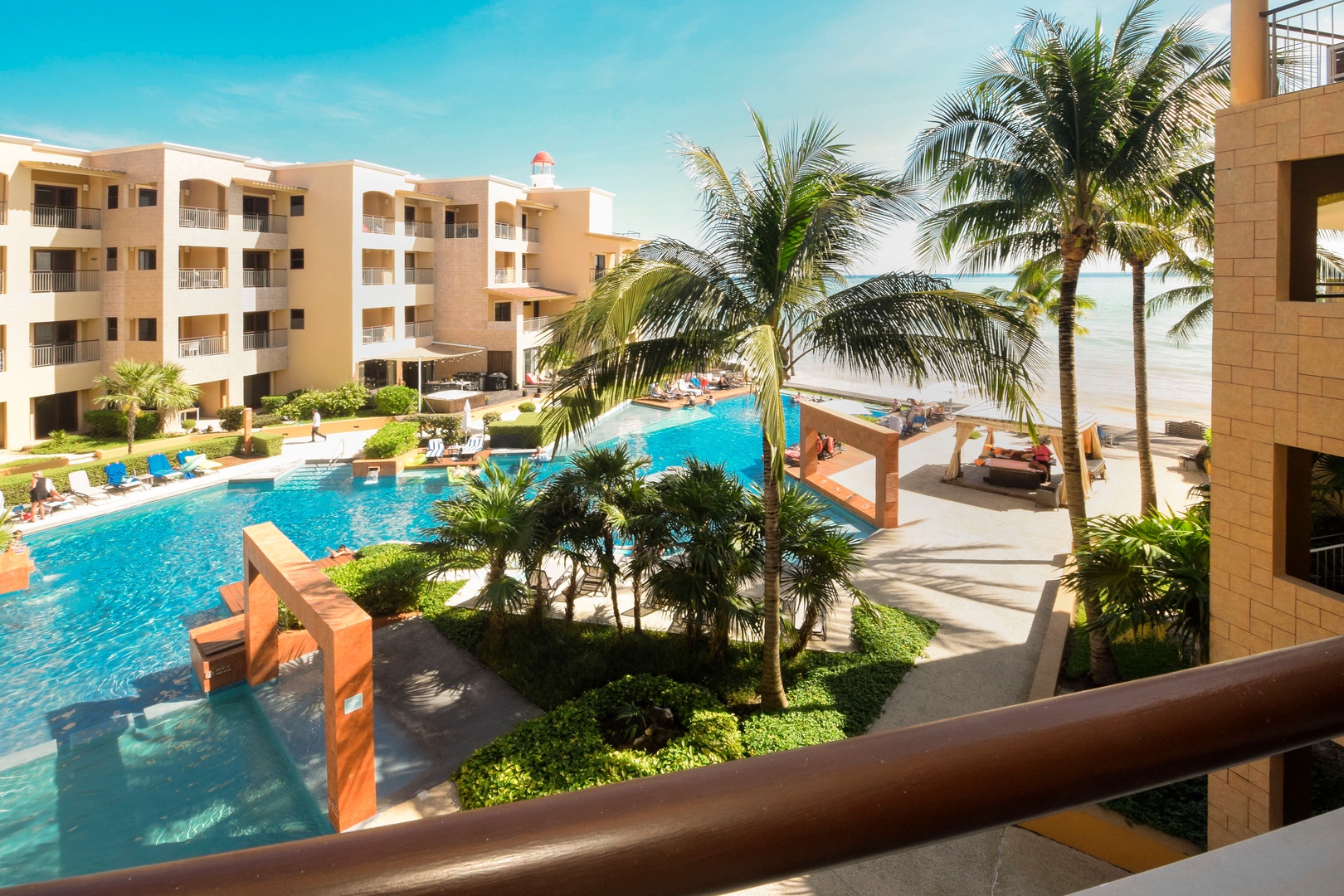 Ocean Views, Steps to the Beach!