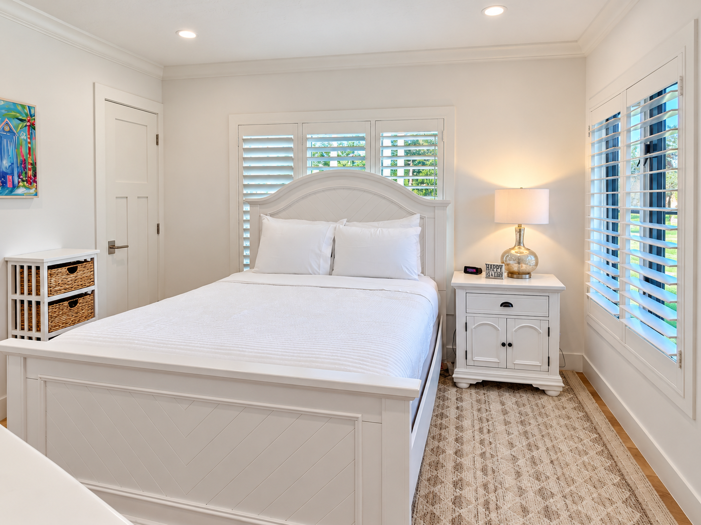Bright, balanced real estate interior (1)