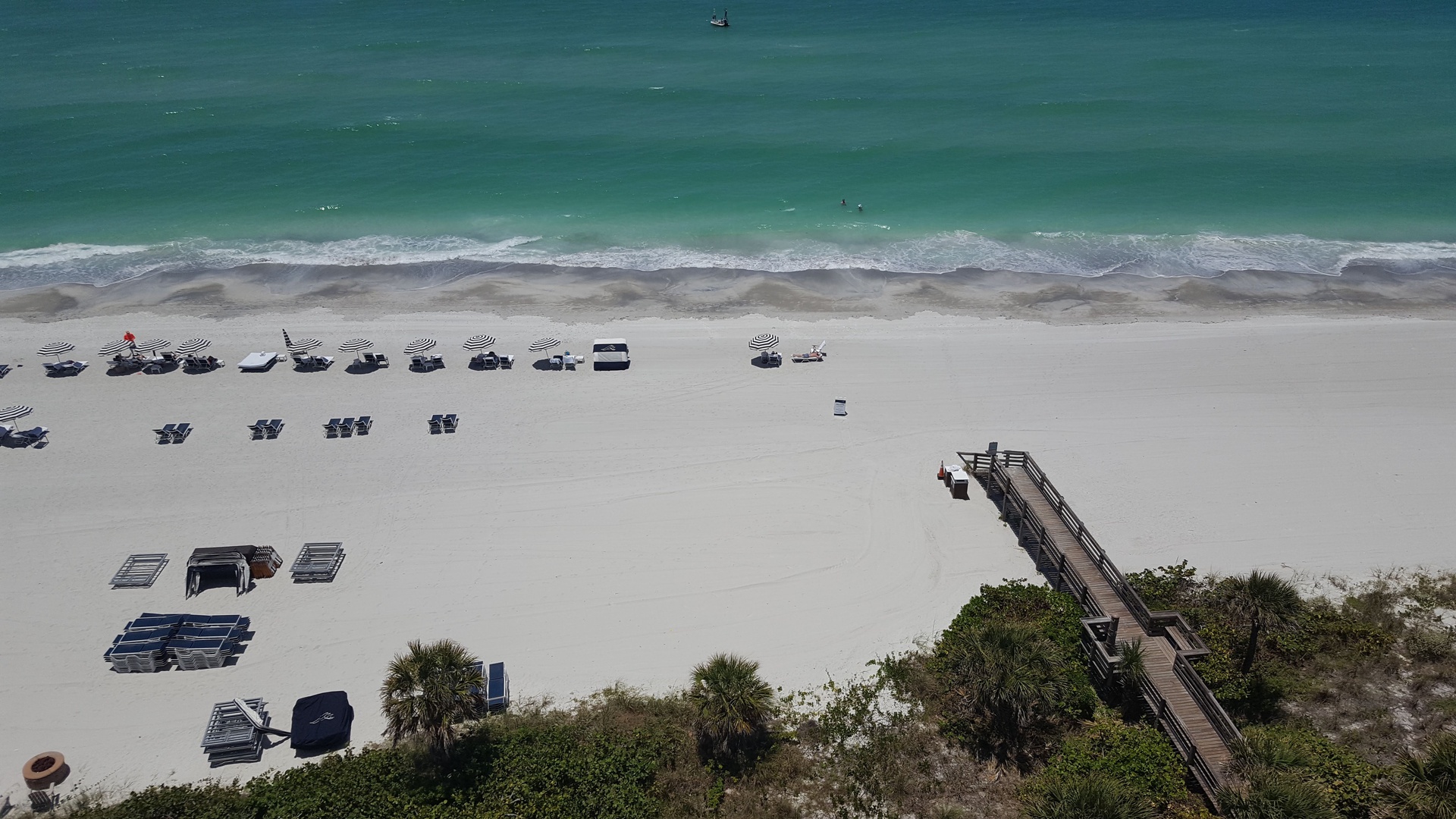 Inn on the Beach 3-007 view