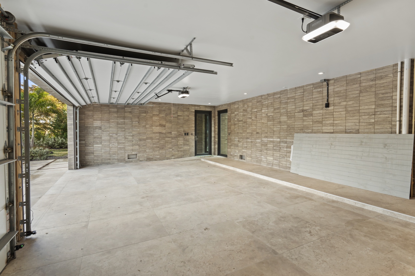 Palace on Pyrula by FVC - Garage