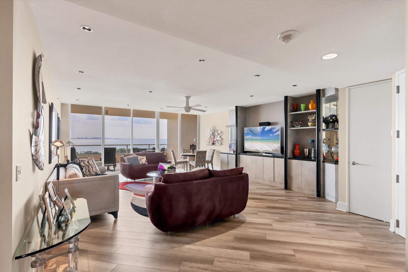 Grand Bay 323 by FVC