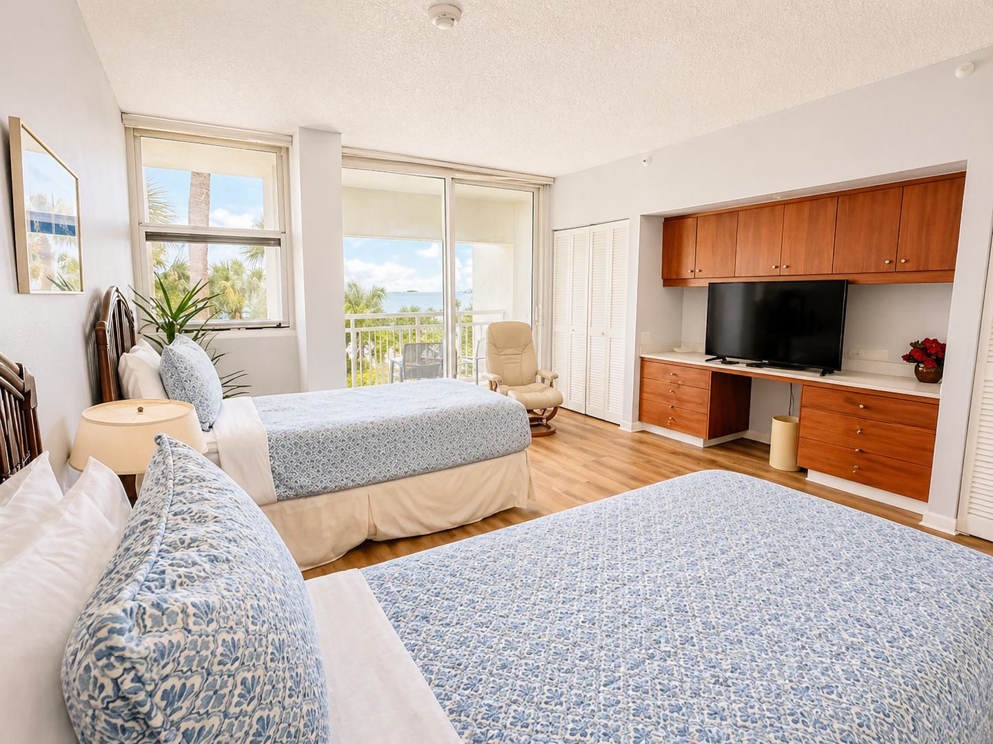 Inn on the Beach 2207 by FVC - Guest Bedroom