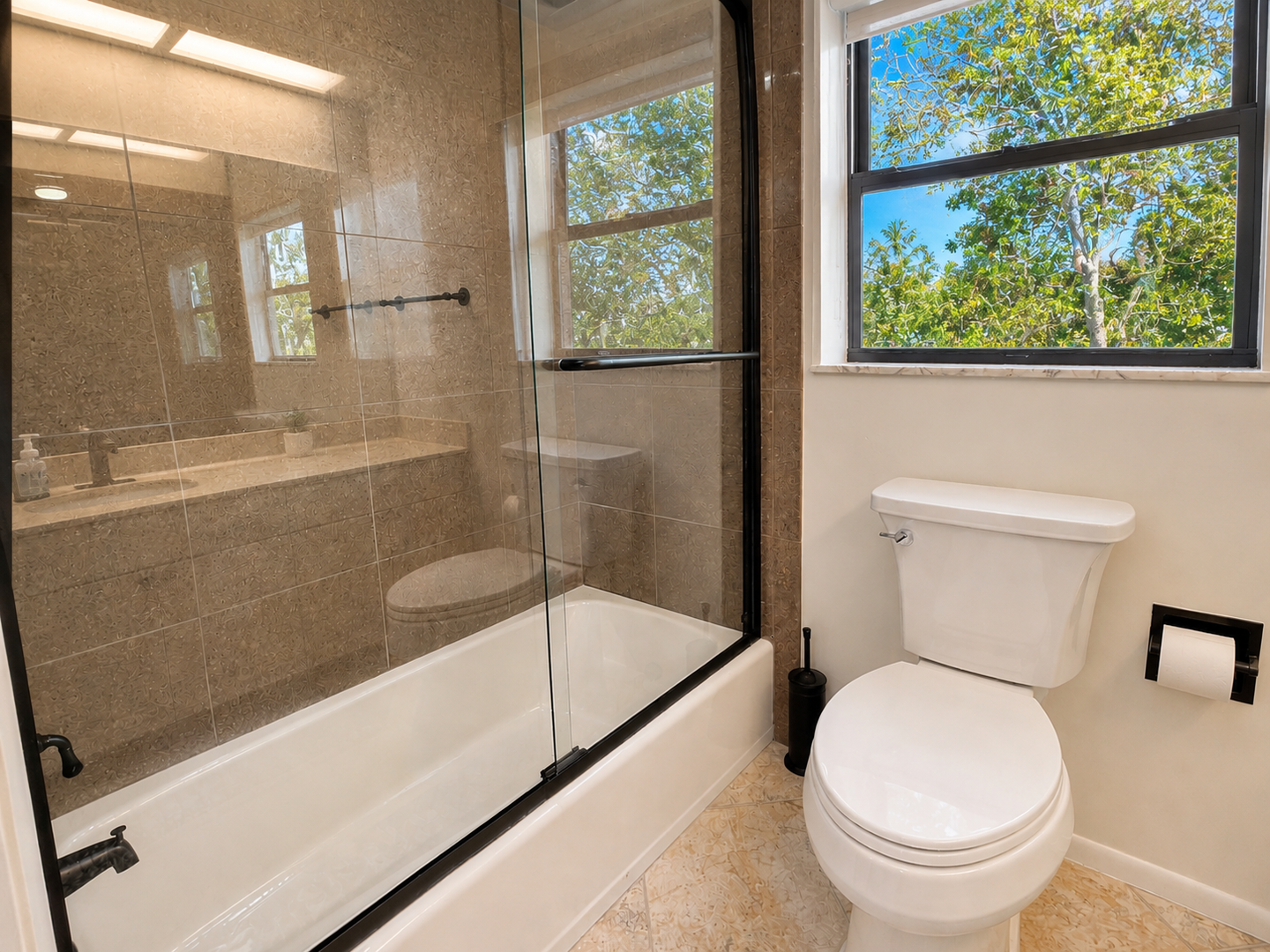 Bayou Breeze Retreat by FVC - Guest Suite 1