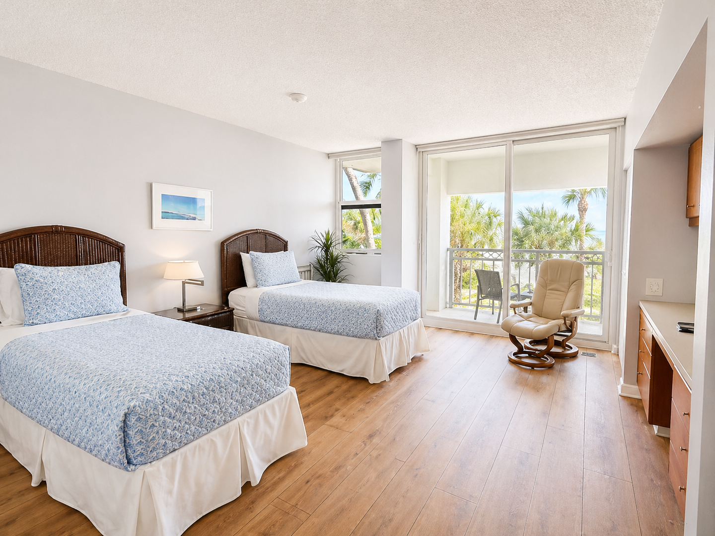 Inn on the Beach 2207 by FVC - Guest Bedroom