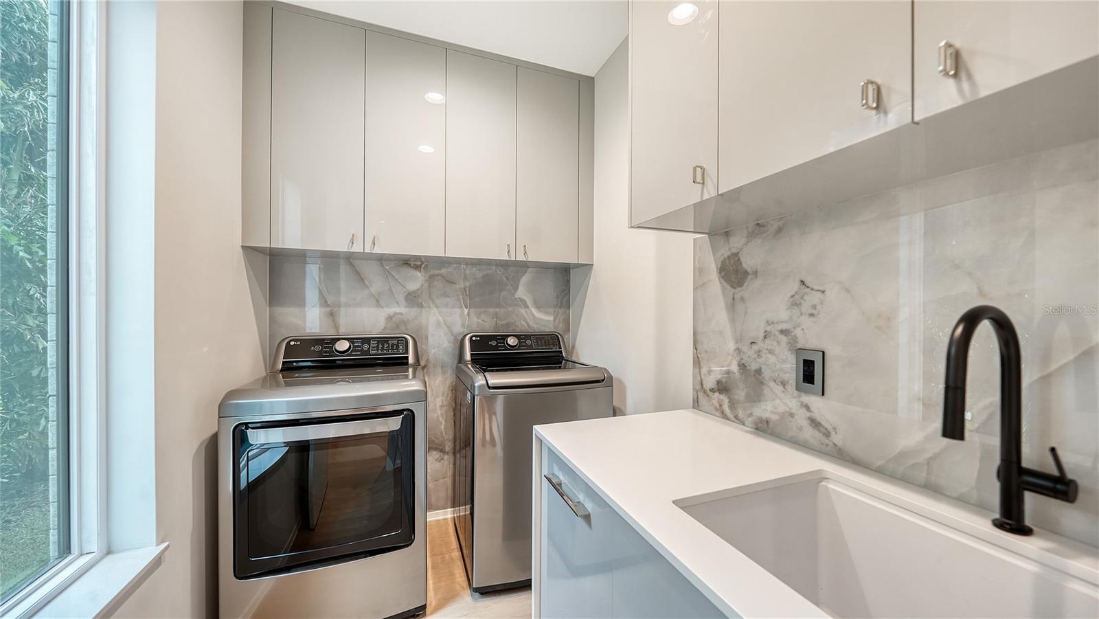 Palace on Pyrula by FVC - Laundry Room