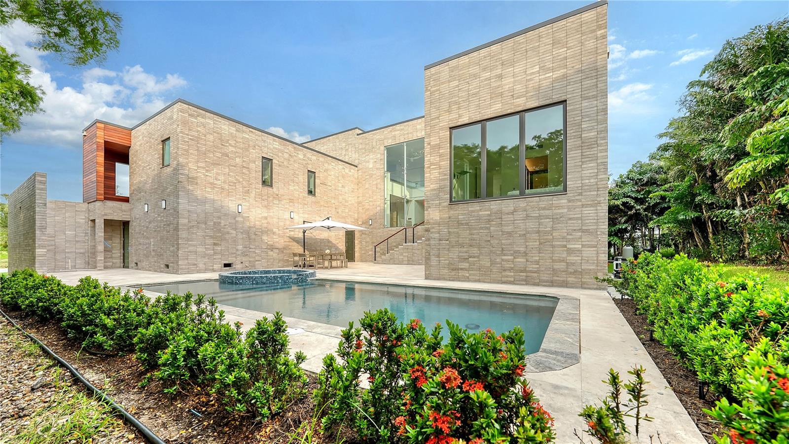 Palace on Pyrula by FVC - Pool and Jacuzzi