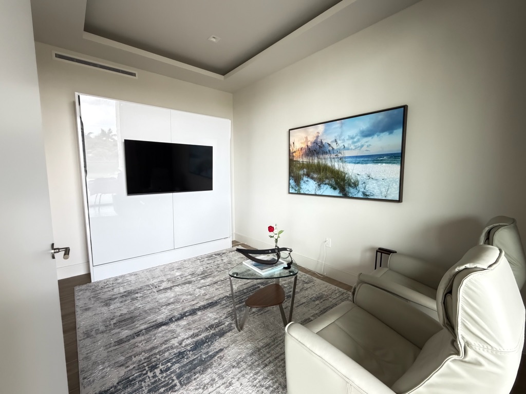 St. Regis Residence 207 by FVC - Guest Room with Murphy Bed