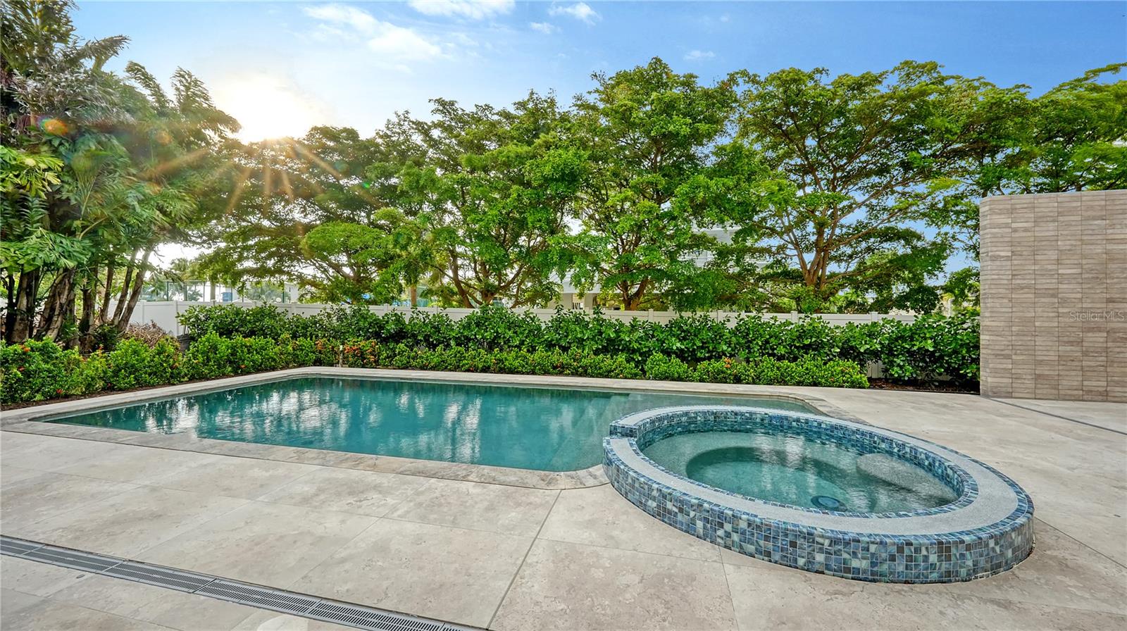 Palace on Pyrula by FVC - Pool and Jacuzzi