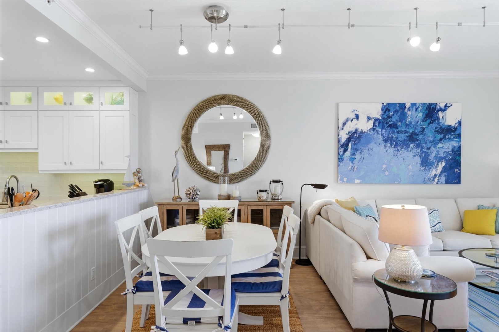 Seaplace G6-405 by FVC Dining area