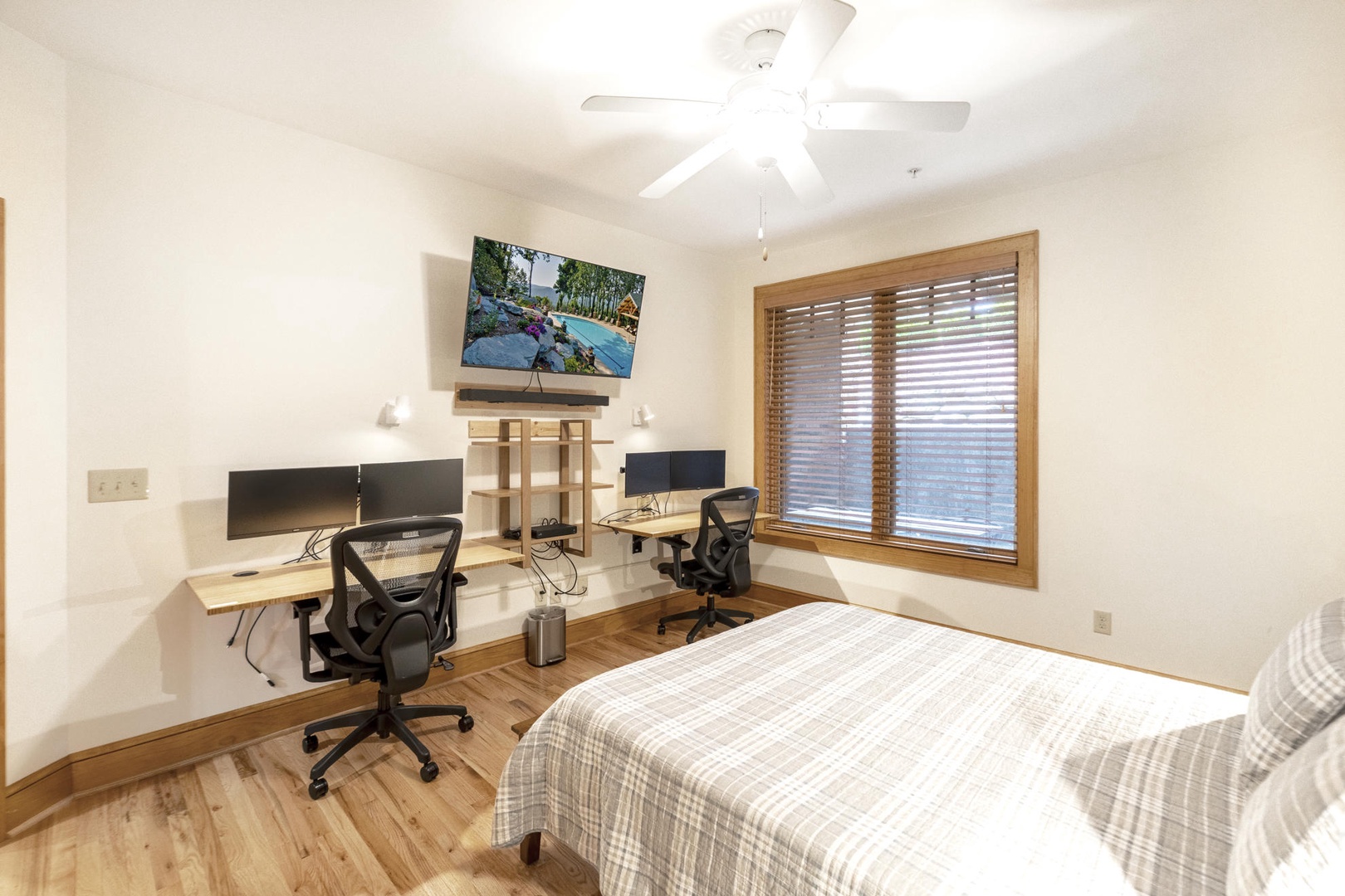 Primary Bedroom---Queen Size Bed, Television, Desks