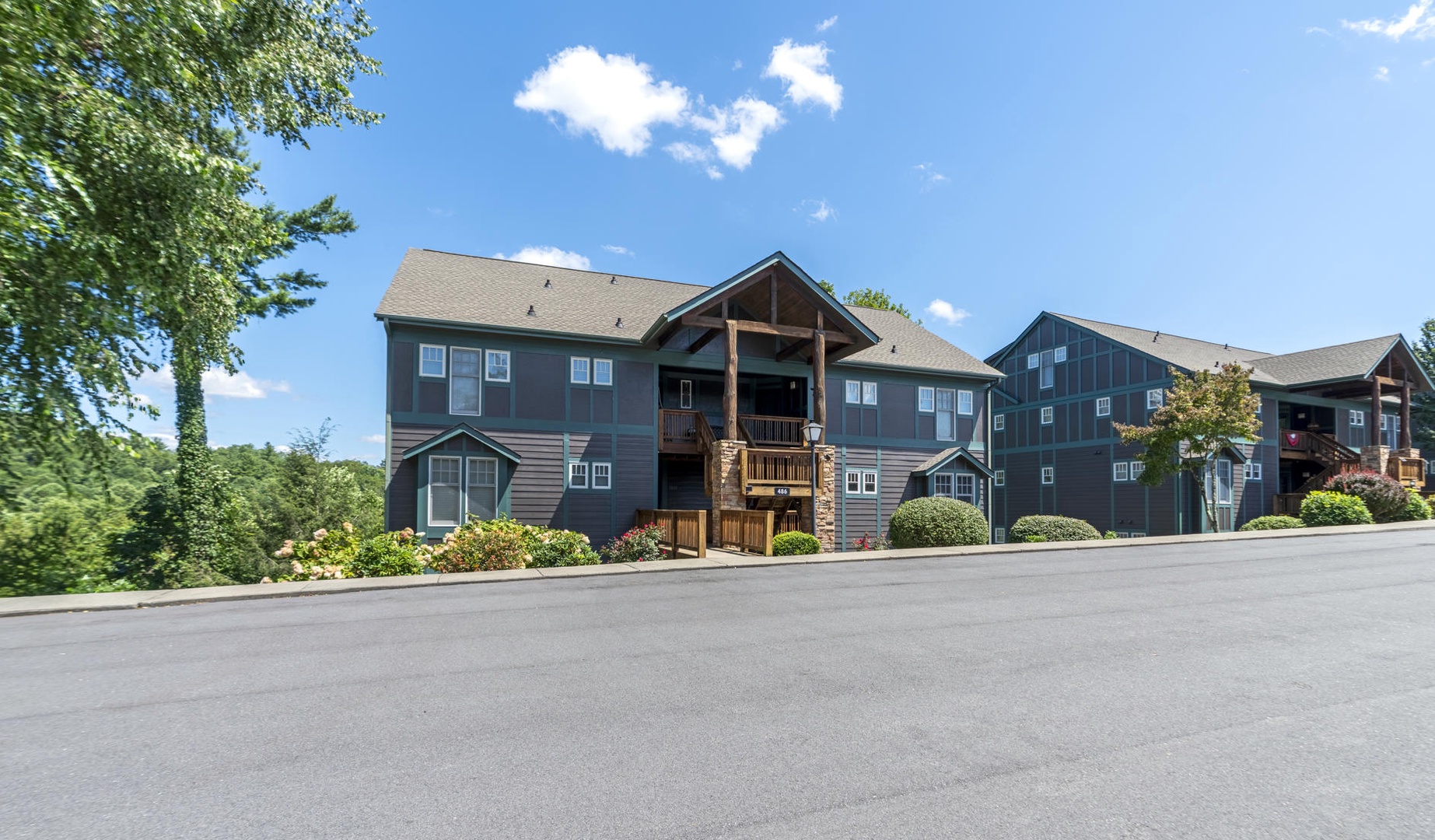 Evergreens 1012 Building, Echota Resorts