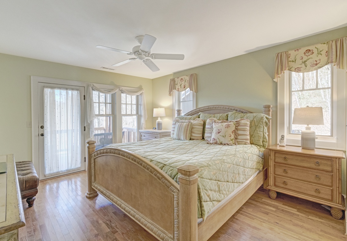 Primary Bedroom--- King Size Bed, Main Floor