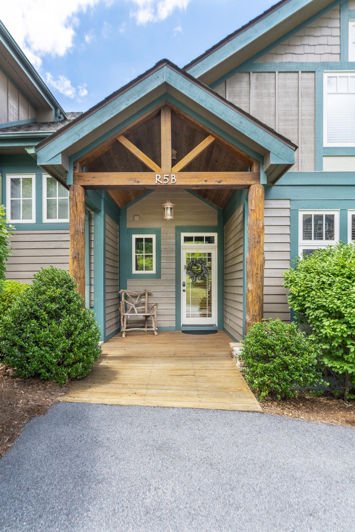 Entryway to Townhome R5B