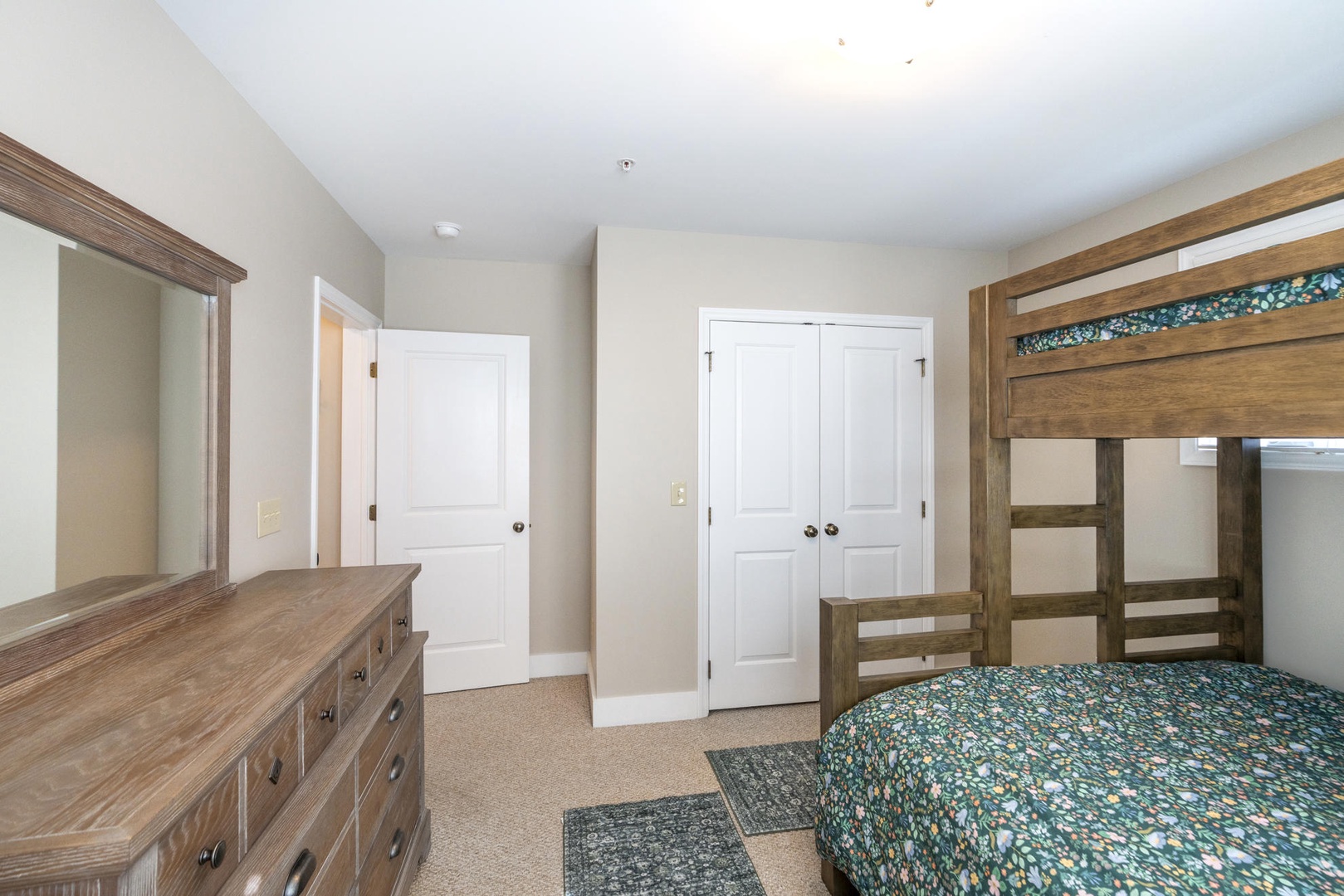 Guest Bedroom---Bunk Beds (Full/Twin)