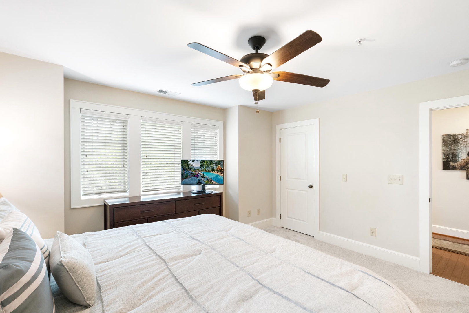 Guest Bedroom---King Size Bed, TV