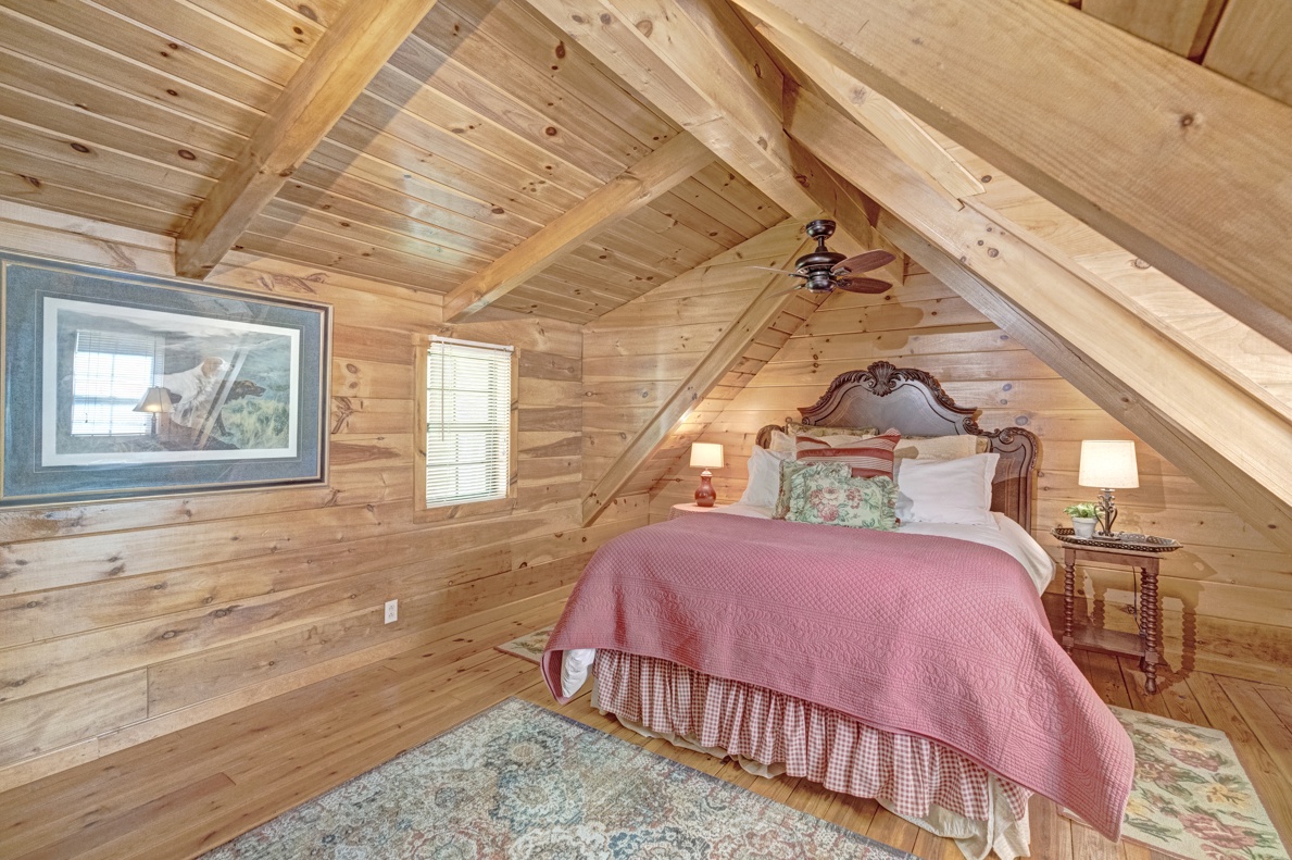 Loft Area---Queen Size Bed