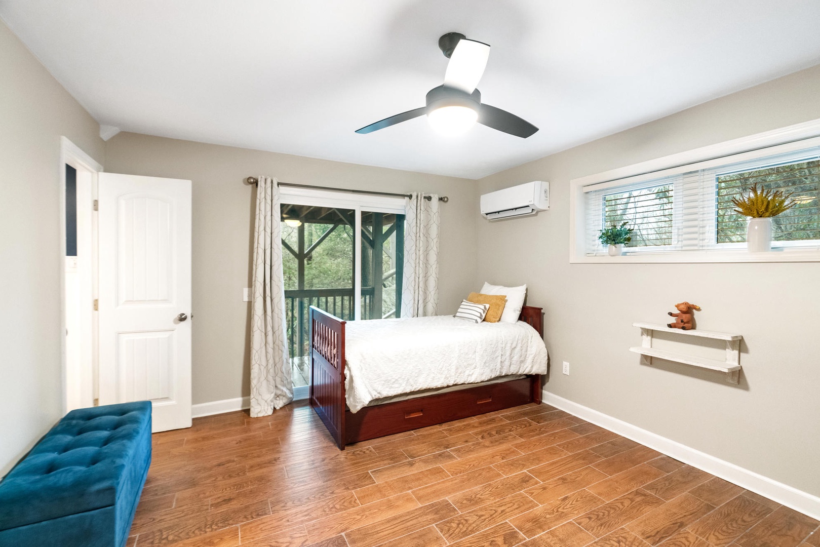 Guest Bedroom---Two Twin Beds, Downstairs